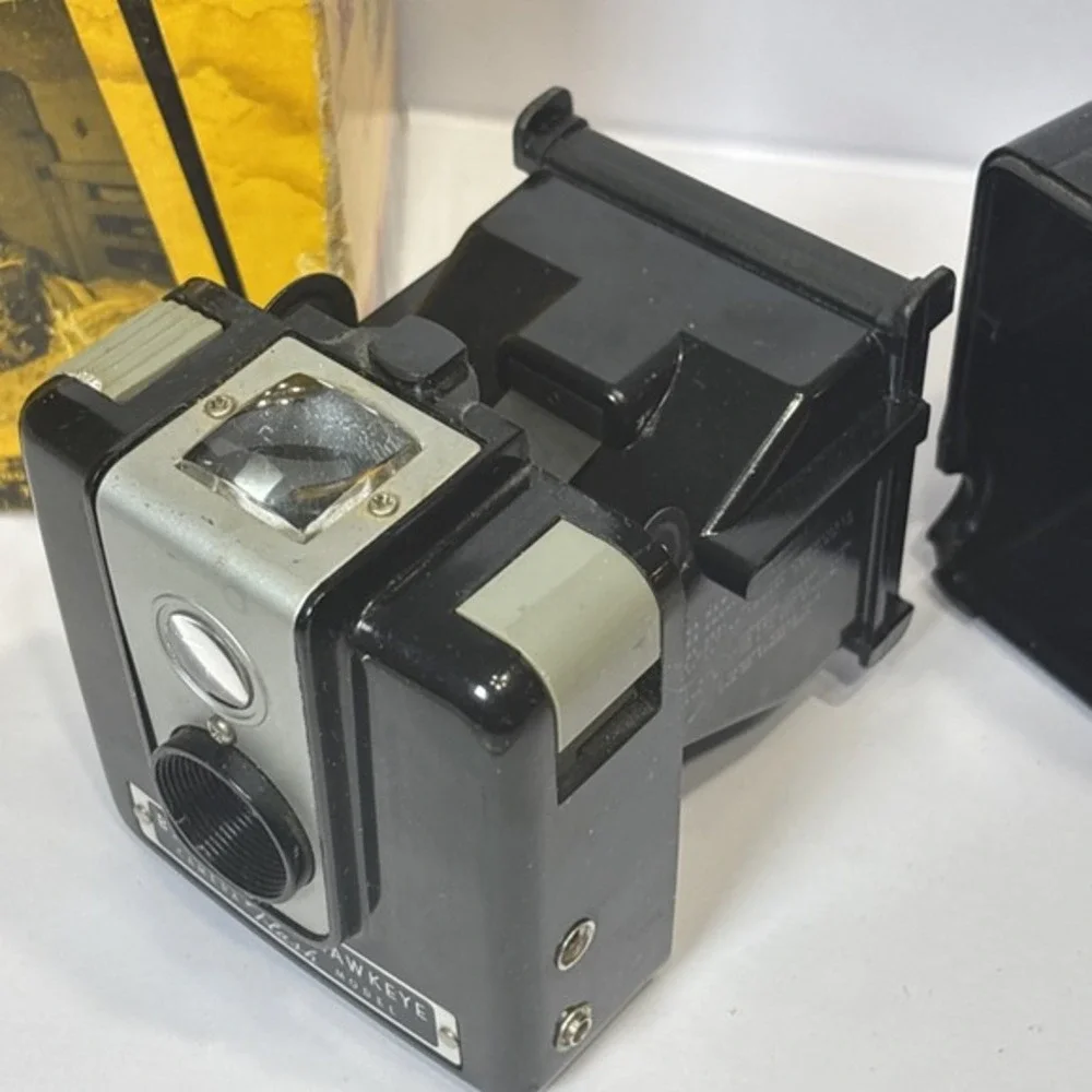 VINTAGE 1950s‎ Kodak Brownie HAWKEYE CAMERA w/original Box. Not Tested